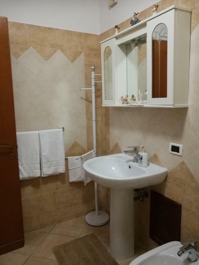 Camera Privata Hotel Pomezia Eksteriør billede