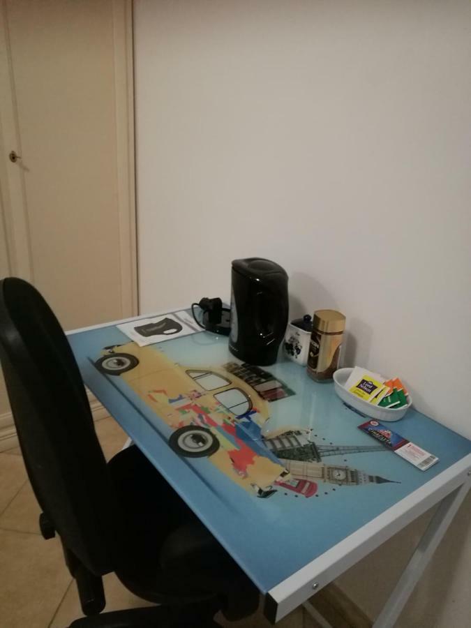 Camera Privata Hotel Pomezia Eksteriør billede