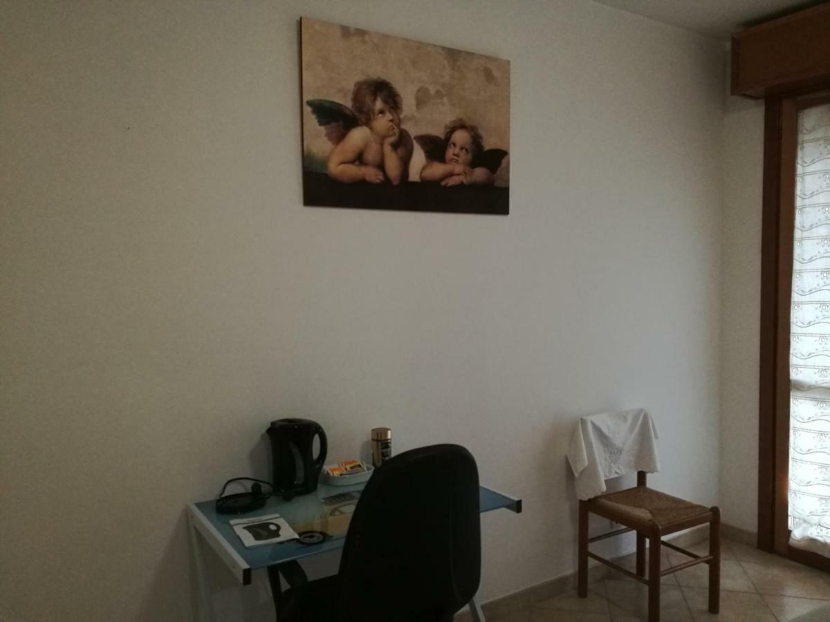 Camera Privata Hotel Pomezia Eksteriør billede