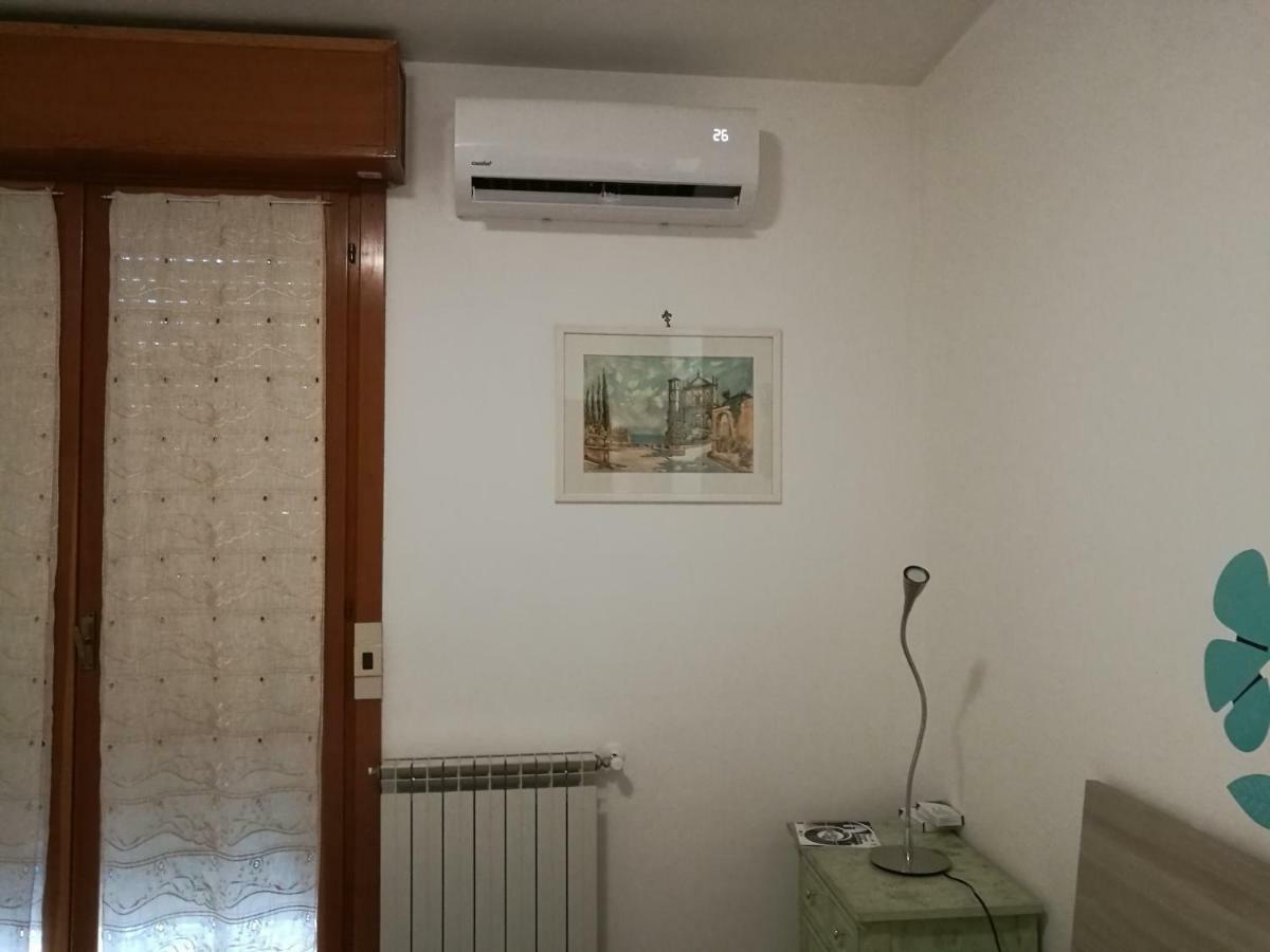 Camera Privata Hotel Pomezia Eksteriør billede